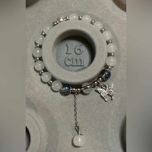 3/$15 White and Clear Blue Beaded Bracelet - Picture 6 of 6